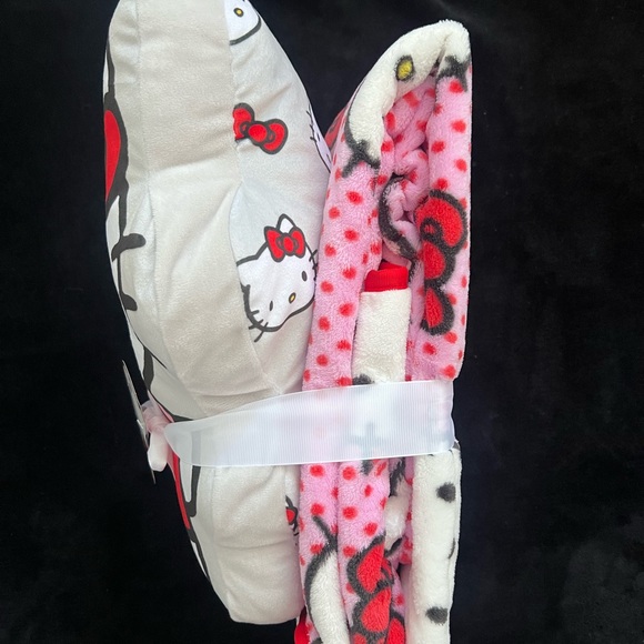 Hello Kitty Shaped Pillow and Throw Set - Picture 3 of 5